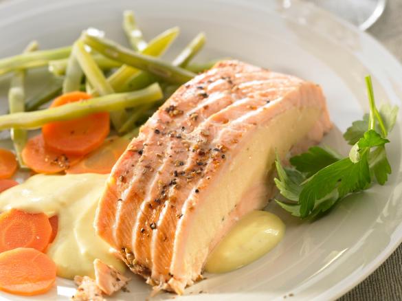 Lachs gefüllt mit Lachsmousse an Mangosauce 