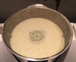 Käse-Lauch Cremesuppe mit Hackbällchen im Varoma