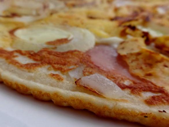 Easy-Flammkuchen extra knusprig mit leckeren Belägen
