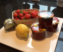 Erdbeer-Konfitüre mit Tonkabohne und marokkanischer Minze
