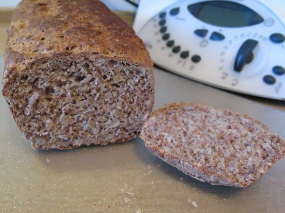 Kerniges Dinkelbrot *SUPERKNUSPRIG* und *SAULECKER*