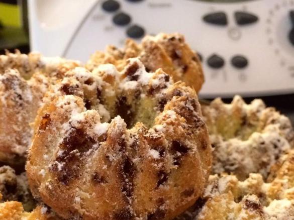 Mini-Guglhupfe mit Schokostreuseln