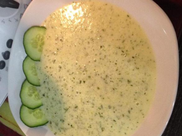 Gurkencreme-Suppe