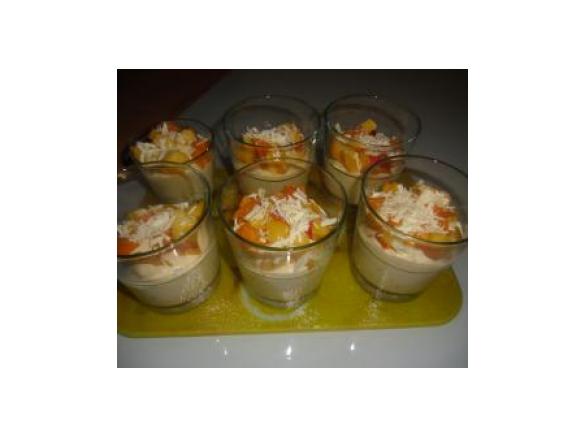 Früchtemousse mit weißer Schokolade