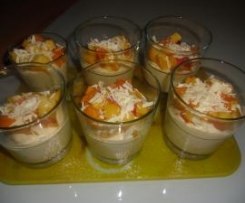 Früchtemousse mit weißer Schokolade