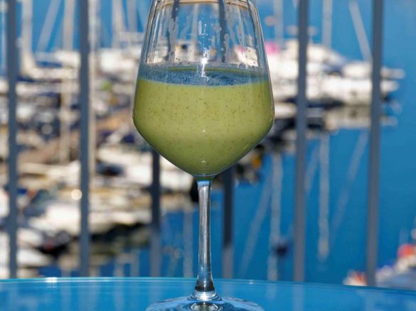 Avocado Kiwi Apfel Smoothie