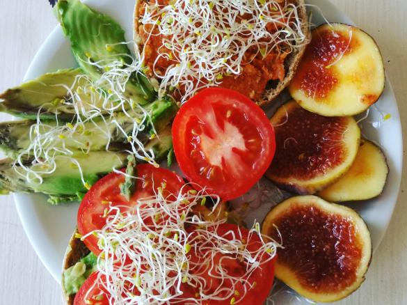 Veganer Kichererbsen Tomaten Aufstrich