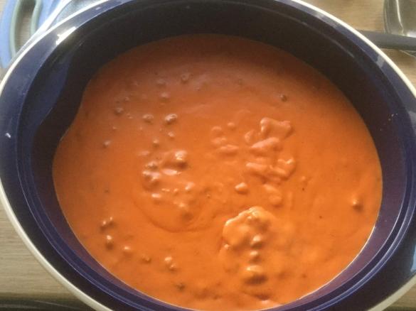 Tomatensoße à la Mama Helga (mit Fleisch / vegetarisch / vegan)