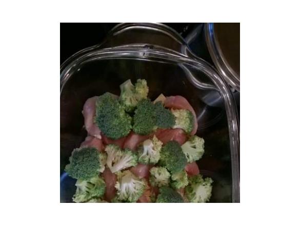 Nudelauflauf mit Hähnchenbrust und Brokkoli