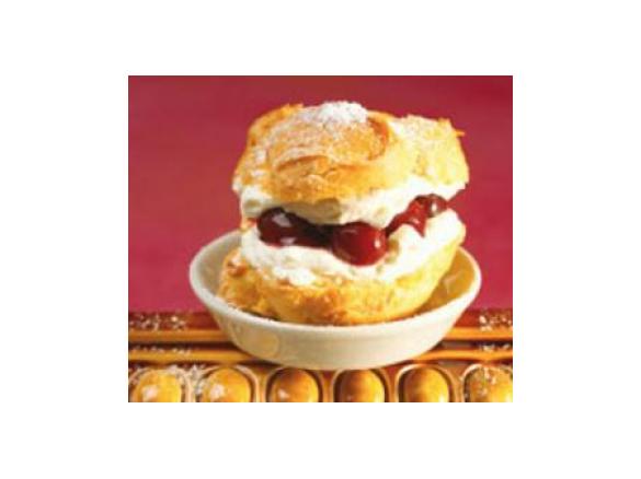 Windbeutelfüllung mit Kirschen