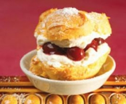 Windbeutelfüllung mit Kirschen