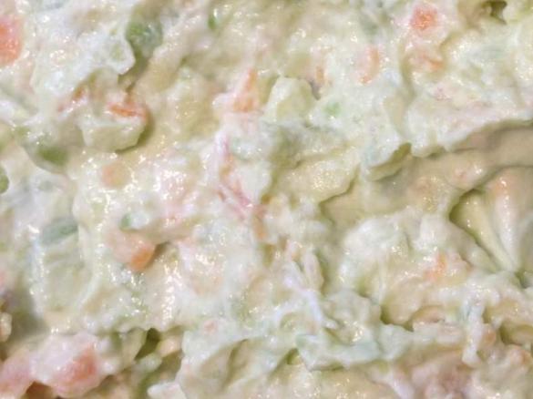 Avocadodip mit Möhre