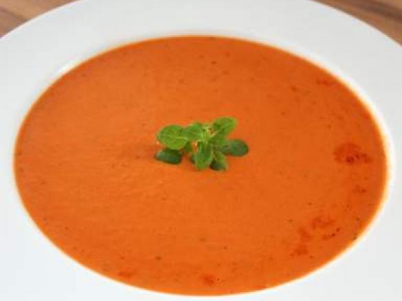 Schnelle Cremige Tomaten-Kokossuppe