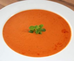 Schnelle Cremige Tomaten-Kokossuppe