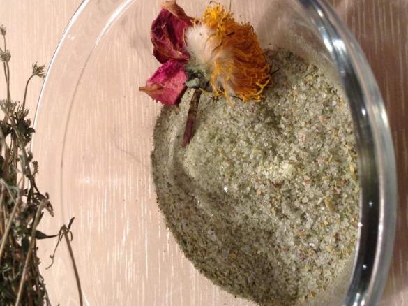 Flower-power Wildkräutergewürzsalz 