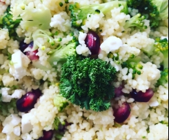 Couscous-Salat mit Brokkoli und Granatapfel