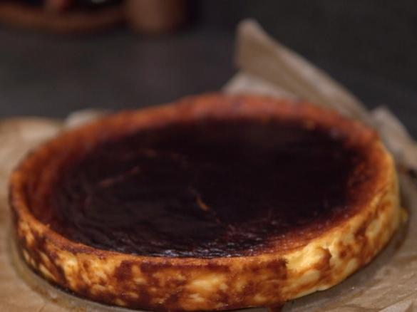 Baskischer Käsekuchen (San Sebastian Cheesecake)
