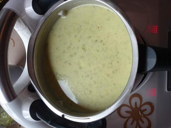 Omas Kartoffel-Lauch Suppe