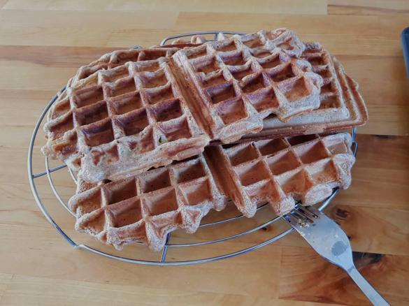 Vegane zuckerfreie Hafer Emmer Waffeln