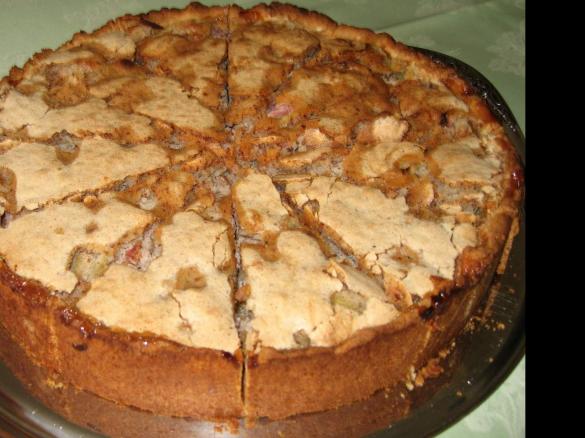 Rhabarberkuchen mit feinem Mandelbaiser