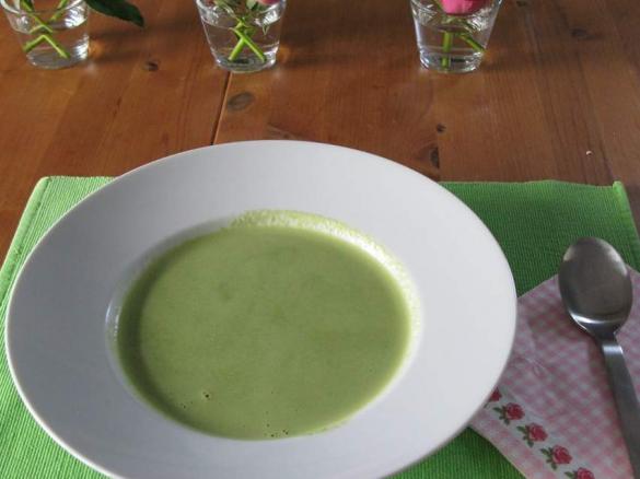 Variation von Bärlauch-Suppe