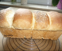 Weißbrot locker und knusprig  (zum toasten geeignet)