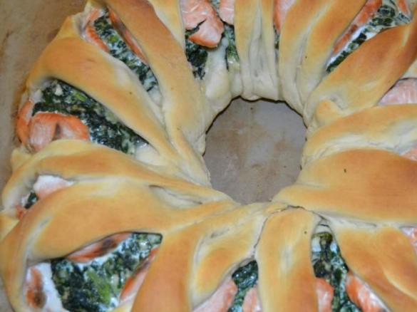 Pizzakranz mit Spinat-Lachsfüllung