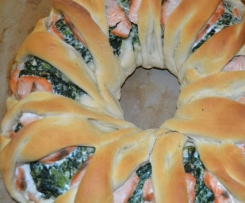 Pizzakranz mit Spinat-Lachsfüllung