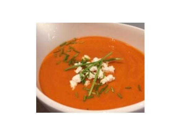 Paprika-Tomatensuppe mit Schnittlauch
