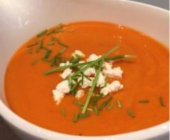 Paprika-Tomatensuppe mit Schnittlauch