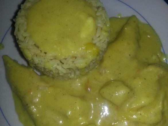 Hähnchenfilet Hawaii überbacken mit Currysauce und Reis