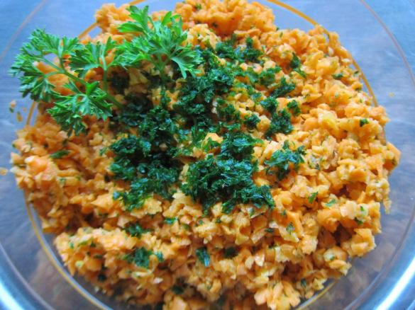 Oma Herta's Möhrensalat