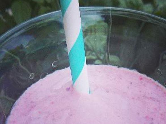 Kinderschokolade-Erdbeer-Joghurt-Shake