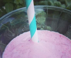 Kinderschokolade-Erdbeer-Joghurt-Shake