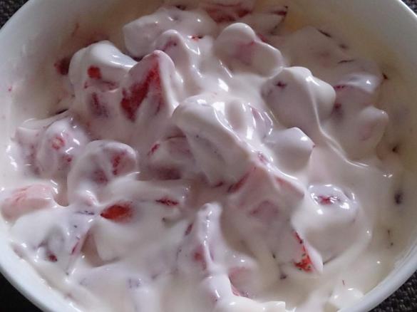Erdbeeren mit Quark-Sahne-Creme