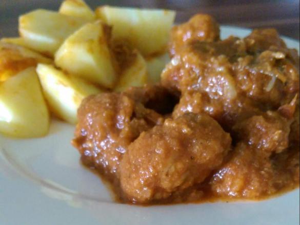 Schweinegulasch mit Kartoffeln