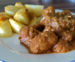 Schweinegulasch mit Kartoffeln