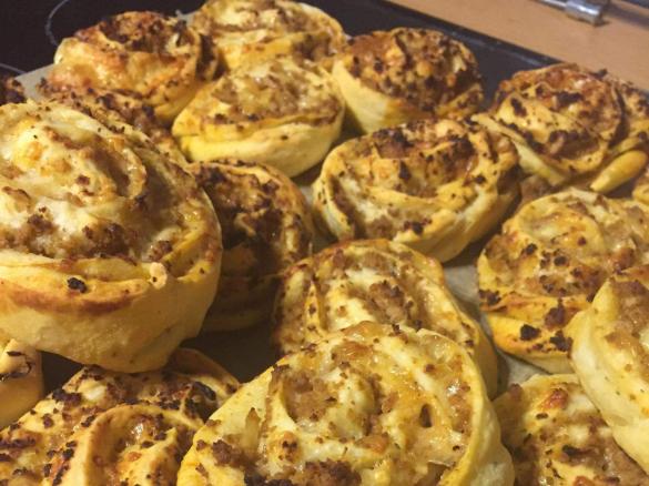 Hackfleisch-Pizza-Schnecken