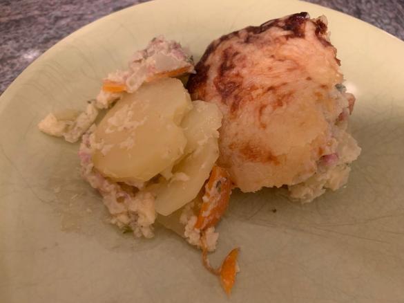 Schneller Käse-Zwiebel-Kartoffelgratin