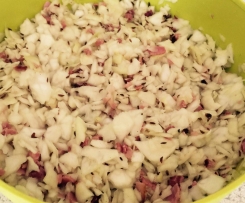Krautsalat mit Speck und Kümmel