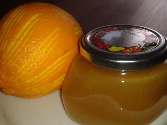 Orangengelee mit Fruchtfleisch