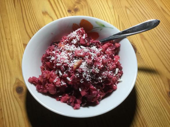 Rote Bete Rohkost mit Kokosflocken