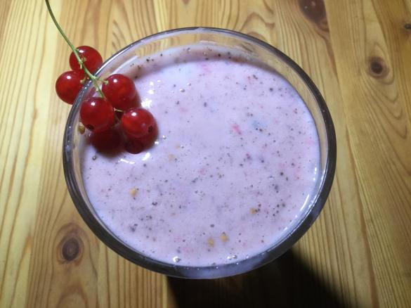 Johannisbeer-Buttermilch