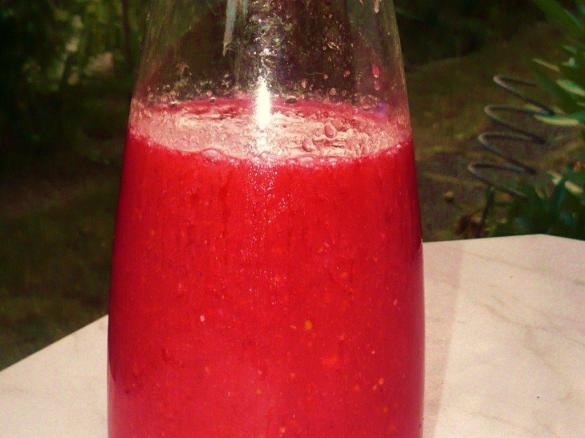 Johannisbeer-Vodka-Drink (Johannisbeersaft mit Schuss)