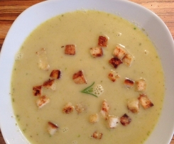 Spargelsuppe in grün
