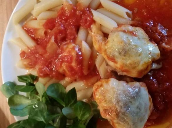 Frikadellen mit Mozzarella überbacken