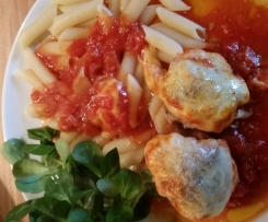 Frikadellen mit Mozzarella überbacken