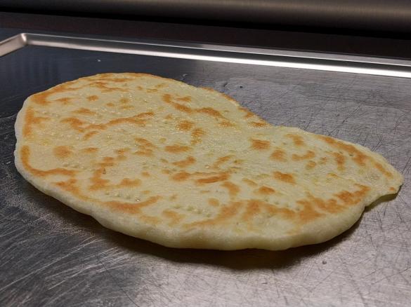 Pita-Fladenbrot vom Teppanyaki (Grillplatte)