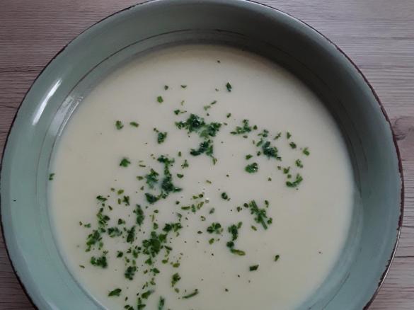 Fruchtiges Sellerie-Cremsüppchen