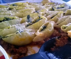 Pasta - Conchiglie con spinaci e bolognese - gefüllte Muschelnudeln mit Spinat auf Bolognese